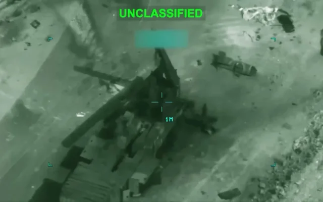 Capture d'écran tirée d'une vidéo non datée et non localisée incluse dans un montage publié par le compte X de la Maison Blanche, qui mêle des extraits de superproductions hollywoodiennes et de jeux vidéo à des images réelles de frappes militaires contre l'Iran. (Capture d'écran: Maison Blanche via X) Capture d'écran tirée d'une vidéo non datée et non localisée incluse dans un montage publié par le compte X de la Maison Blanche, qui mêle des extraits de superproductions hollywoodiennes et de jeux vidéo à des images réelles de frappes militaires contre l'Iran. (Capture d'écran: Maison Blanche via X)