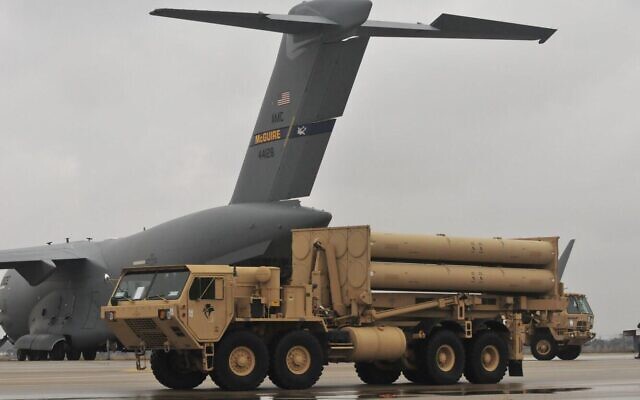 L'armée américaine décharge un système de défense antimissile THAAD en Israël, en mars 2019. (Crédit : US Army Europe)