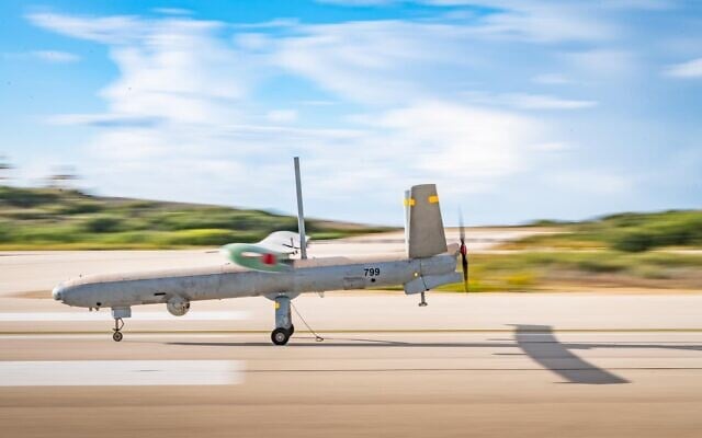 Un drone Hermes 450 atterrissant lors d'un exercice surprise, « Galilee Rose », en février 2021. (Crédit : Armée israélienne) Un drone Hermes 450 atterrissant lors d'un exercice surprise, « Galilee Rose », en février 2021. (Crédit : Armée israélienne)
