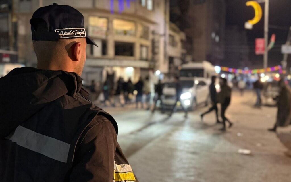 Des agents de la « police » du Hamas, dans les rues de la bande de Gaza, en mars 2026. (Crédit : Ministère de l'Intérieur du Hamas ; utilisée conformément à l'article 27a de la loi sur le droit d'auteur) Des agents de la « police » du Hamas, dans les rues de la bande de Gaza, en mars 2026. (Crédit : Ministère de l'Intérieur du Hamas ; utilisée conformément à l'article 27a de la loi sur le droit d'auteur)