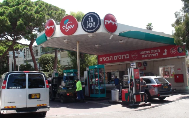 Photo d'illustration : station-service Delek Israel à Haïfa. (Crédit : Livinus/iStock)