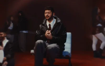 Noam Bettan dans le clip de « Michelle », la chanson qui portera les espoirs d'Israël à l'Eurovision 2026. (Capture d'écran/Kan)