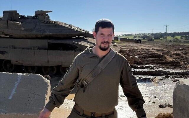 Le sergent Aviaad Elchanan Volansky, tué lors d'une attaque au missile antichar du groupe terroriste chiite libanais du Hezbollah dans le sud du Liban le 26 mars 2026. (Crédit : Armée israélienne) Le sergent Aviaad Elchanan Volansky, tué lors d'une attaque au missile antichar du groupe terroriste chiite libanais du Hezbollah dans le sud du Liban le 26 mars 2026. (Crédit : Armée israélienne)
