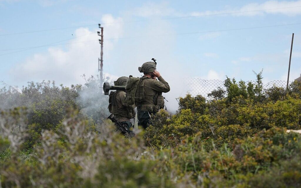 Des soldats de la 226ᵉ brigade de parachutistes de réserve de l'armée israélienne opérant dans le sud-Liban, sur une photo diffusée le 3 avril 2026. (Crédit : Armée israélienne)