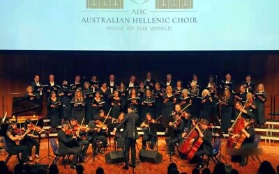 Capture d'écran tirée d'une vidéo de l'Australian Hellenic Choir lors d'un concert à Sydney, en 2025. (Crédit : YouTube)
