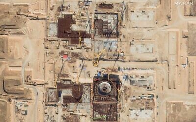 Cette image satellite fournie par Maxar Technologies et prise le 14 février 2025 montre les nouveaux réacteurs de Bushehr en cours de construction, à 1 200 kilomètres au sud de Téhéran. (Crédit : Image satellite ©2021 Maxar Technologies/AFP)