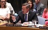 L'ambassadeur américain auprès des Nations unies, Mike Waltz, s'exprimant après le vote par le Conseil de sécurité d'une résolution appelant à la réouverture du détroit d'Ormuz, lors d'une réunion du Conseil de sécurité consacrée à l'Iran et au Moyen-Orient au siège de l'ONU à New York, le 7 avril 2026. (Crédit : Timothy A. Clary/AFP)