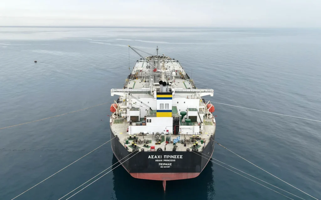 Le pétrolier battant pavillon grec « Asahi Princess » au large de la raffinerie du port syrien de Baniyas, en Méditerranée, le 15 avril 2026. (Crédit : Bakr ALkasem/AFP)