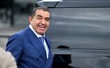 Paolo Zampolli (au centre), homme d'affaires italo-américain et représentant spécial des États-Unis pour les partenariats mondiaux, lors de sa visite à Belgrade le 21 avril 2026. (Crédit : Oliver Bunic/AFP)