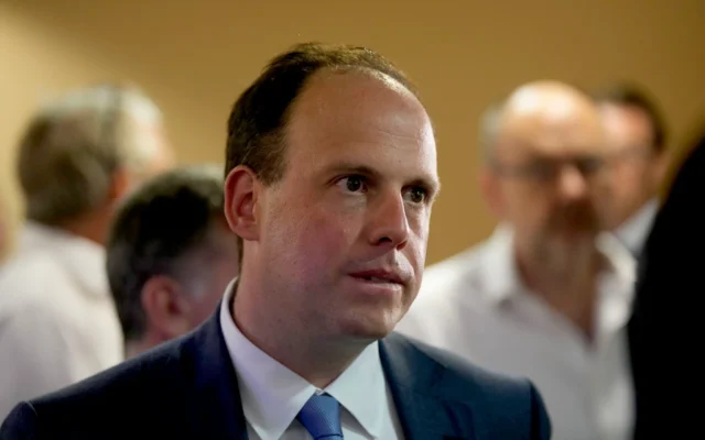 Le député conservateur britannique Greg Smith dans les Churchill War Rooms, à Londres, le 11 juillet 2022. (AP Photo/Matt Dunham)
