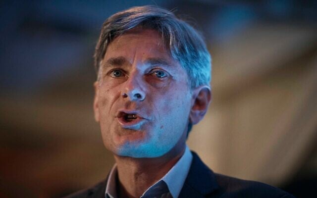 Le député démocrate américain Tom Malinowski prenant la parole lors de sa soirée électorale, à Garwood, dans le New Jersey, le 9 novembre 2022. (Crédit : Andres Kudacki/AP) Le député démocrate américain Tom Malinowski prenant la parole lors de sa soirée électorale, à Garwood, dans le New Jersey, le 9 novembre 2022. (Crédit : Andres Kudacki/AP)