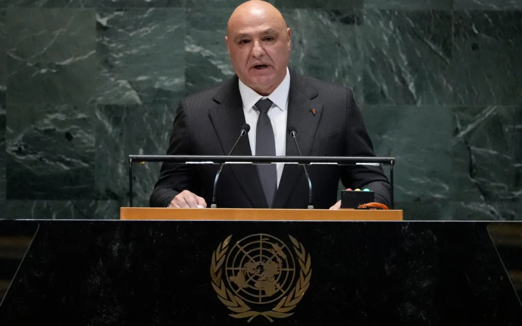 Le président libanais Joseph Aoun s'adressant à l'Assemblée générale des Nations unies, au siège de l'ONU, à New York, le 23 septembre 2025. (Crédit : AP/Pamela Smith)