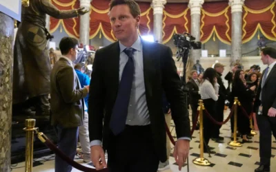 David Ellison, président et PDG de Paramount Skydance, vient écouter le discours du président Donald Trump sur l'état de l'Union lors d'une session conjointe du Congrès dans la salle de la Chambre des Représentants au Capitole des États-Unis, à Washington, le 24 février 2026. (Photo AP/Mark Schiefelbein)