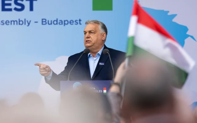 Le Premier ministre hongrois Viktor Orbán prend la parole lors d'un rassemblement des partis d'extrême droite européens avec son groupe "Patriotes pour l'Europe", à Budapest, en Hongrie, le 23 mars 2026. (Crédit : AP Photo/Denes Erdos)