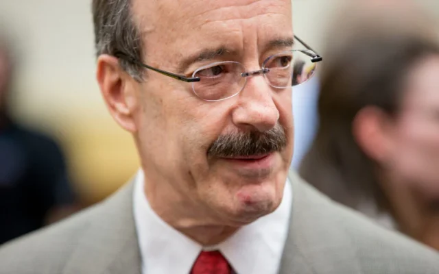 Le Représentant américain Eliot Engel lors d'une audition devant la commission des affaires étrangères de la Chambre, à Washington, le 28 juillet 2015, au sujet de la position de l'administration Obama vis-à-vis de l'accord nucléaire iavec l'Iran. (Photo AP/Andrew Harnik) Le Représentant américain Eliot Engel lors d'une audition devant la commission des affaires étrangères de la Chambre, à Washington, le 28 juillet 2015, au sujet de la position de l'administration Obama vis-à-vis de l'accord nucléaire iavec l'Iran. (Photo AP/Andrew Harnik)