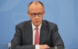 Le chancelier allemand Friedrich Merz s'adressant aux médias à la chancellerie, à Berlin, en Allemagne, le 13 avril 2026. (Crédit : Markus Schreiber/AP Photo)