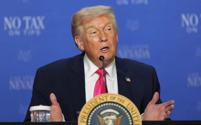Le président américain Donald Trump s'exprime lors d'une table ronde sur l'exonération fiscale des pourboires, le 16 avril 2026, à Las Vegas. (Crédit: AP Photo/Alex Brandon)
