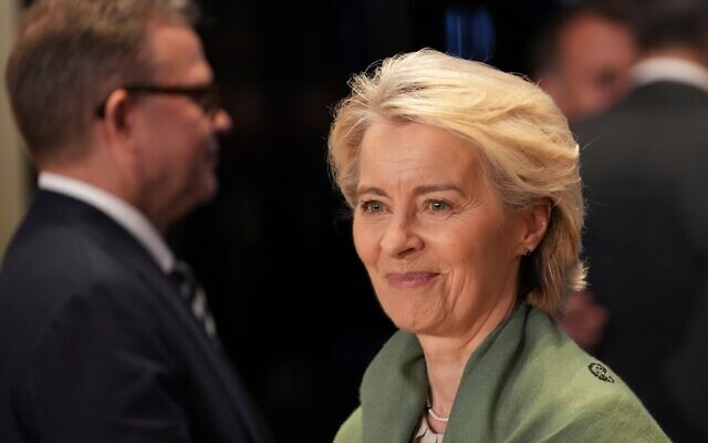 La présidente de la Commission européenne, Ursula von der Leyen, participe au sommet de l'UE à Ayia Napa, à Chypre, le jeudi 23 avril 2026. (Crédit : AP Photo/Petros Karadjias)