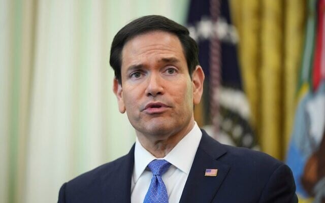 Le secrétaire d'État Marco Rubio s'exprimant lors d'une réunion entre les ambassadeurs d'Israël et du Liban, dans le Bureau ovale de la Maison Blanche, à Washington, le 23 avril 2026. (Crédit : Mark Schiefelbein/AP)