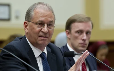 David Albright, président de l'Institut pour la science et la sécurité internationale (à gauche), accompagné de Jake Sullivan, ancien directeur de la planification politique au Département d'État, lors d'une audition sur l'Iran devant la commission des affaires étrangères de la Chambre des représentants à Washington, mercredi 11 octobre 2017. (Crédit: AP Photo/Jose Luis Magana) David Albright, président de l'Institut pour la science et la sécurité internationale (à gauche), accompagné de Jake Sullivan, ancien directeur de la planification politique au Département d'État, lors d'une audition sur l'Iran devant la commission des affaires étrangères de la Chambre des représentants à Washington, mercredi 11 octobre 2017. (Crédit: AP Photo/Jose Luis Magana)