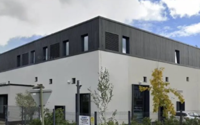 La synagogue du mouvement réformé de Finchley, au nord de Londres, victime d'une tentative d'incendie criminelle. (Capture d'écran/X)