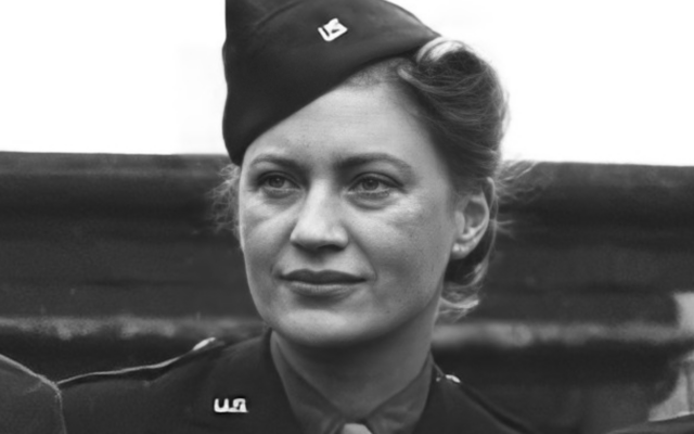 Lee Miller, correspondante de guerre ayant couvert l'armée américaine sur le théâtre d'opérations européen pendant la Seconde Guerre mondiale (Crédit : centre d'histoire militaire de l'armée américaine/CC BY-SA 4.0) Lee Miller, correspondante de guerre ayant couvert l'armée américaine sur le théâtre d'opérations européen pendant la Seconde Guerre mondiale (Crédit : centre d'histoire militaire de l'armée américaine/CC BY-SA 4.0)