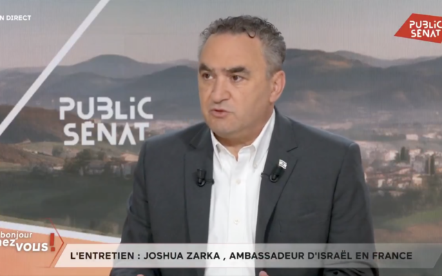 Joshua Zarka, sur le plateau de Public Sénat, le 7 avril 2026. (Crédit : Capture d’écran/Public Sénat)