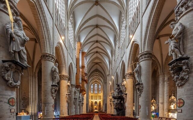 La cathédrale Saints-Michel-et-Gudule de Bruxelles, en 2021. (Crédit : Diego Delso / CC BY-SA 4.0)