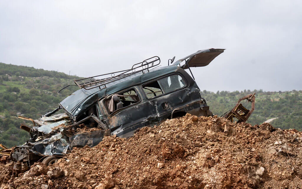 Une voiture détruite dans le village d'Ayta ash-Shab, dans le sud-Liban, le 19 avril 2026. (Emanuel Fabian/Times of Israel) Une voiture détruite dans le village d'Ayta ash-Shab, dans le sud-Liban, le 19 avril 2026. (Emanuel Fabian/Times of Israel)