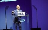 Jonathan Greenblatt, directeur de l'ADL, lors de la conférence annuelle « Never Is Now » organisée par l'association à New York, le 16 mars 2026. (Crédit : Luke Tress/Times of Israel)