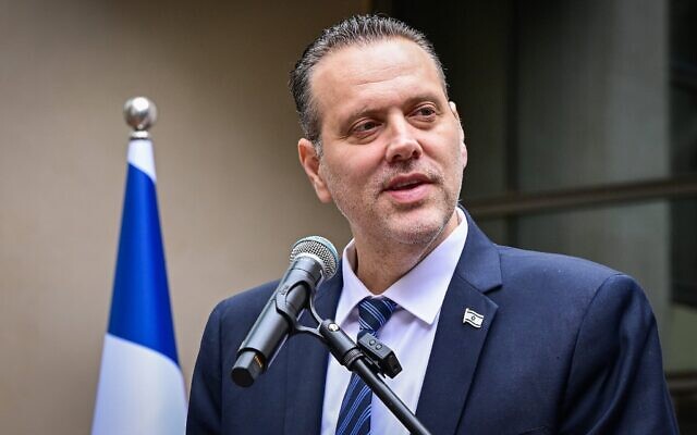 Le ministre de la Culture et des Sports, Miki Zohar, lors de l’inauguration du Musée israélien de la bande dessinée, dans la ville de Holon, le 10 février 2026. (Crédit : Avshalom Sassoni/Flash90)