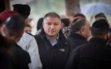 Le directeur du Shin Bet, David Zini, assistant aux funérailles d'un Israélien, au cimetière militaire du mont Herzl, à Jérusalem, le 27 mars 2026. (Crédit : Chaïm Goldberg/Flash90)