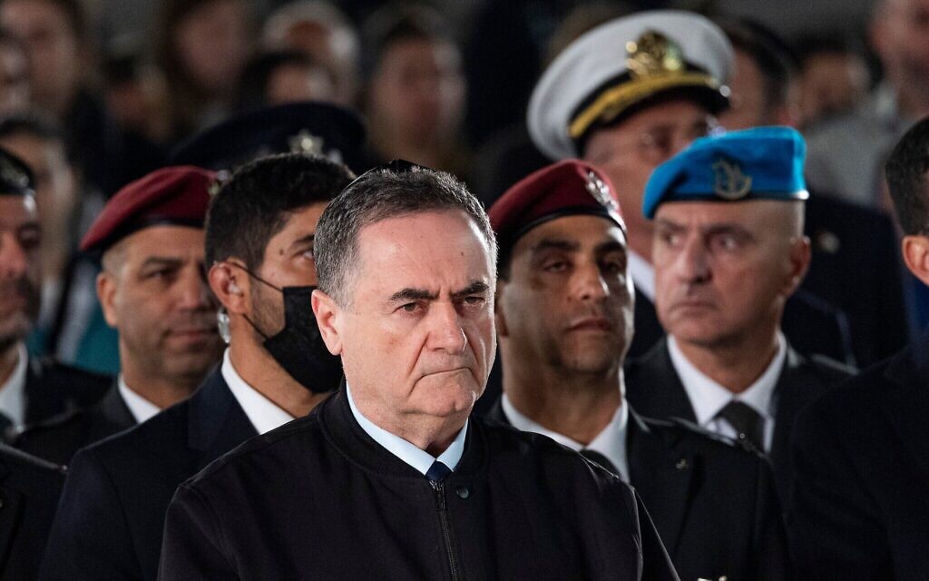 Le ministre de la Défense, Israel Katz, lors d'une cérémonie de commémoration au mur occidental, dans la Vieille Ville de Jérusalem, le 20 avril 2026. (Crédit : Chaïm Goldberg/Flash90)