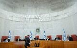 Une audience sur un recours demandant la création d’une commission d’enquête nationale sur le pogrom perpétré par le groupe terroriste palestinien du Hamas le 7 octobre 2023, à la Cour suprême, à Jérusalem, le 23 avril 2026. (Crédit : Yonatan Sindel/Flash90)