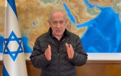 Le Premier ministre Benjamin Netanyahu s'exprimant dans une allocution vidéo diffusée par son bureau le 24 avril 2026. (Crédit : Capture d'écran/Bureau de la presse gouvernementale)