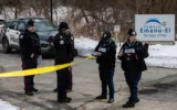 La police enquêtant sur les lieux de la synagogue Emanu-El de North York, cible de coups de feu tard dans la nuit de lundi, à Toronto, le 3 mars 2026. (Crédit : Nick Lachance/Toronto Star via Getty Images via JTA)