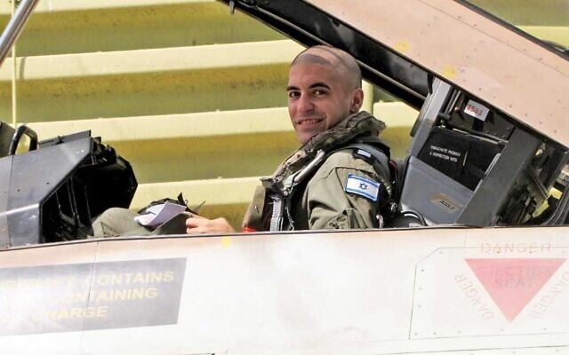 Le major (Rés.) Asaf Dagan, navigateur de combat de l'armée de l'air. (Crédit : Autorisation)