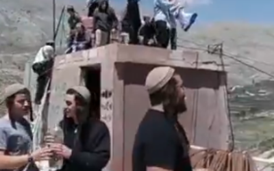 Des militants des implantations israéliens en Syrie, sur le plateau du Golan, le 22 avril 2026. (Crédit : X)