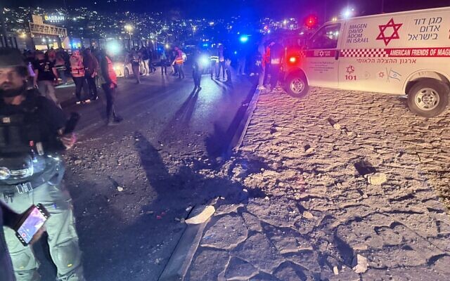 Le site d'un tir de roquette près de Karmiel, dans le nord d'Israël, le 16 avril 2026 (Crédit : MDA)