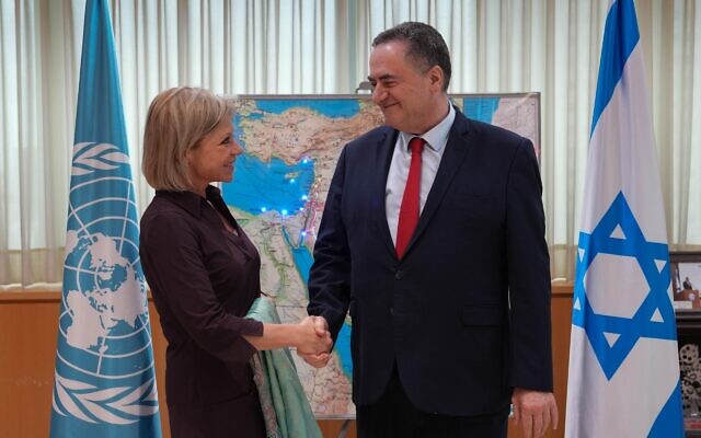 Le ministre de la Défense, Israel Katz, rencontre la coordinatrice spéciale des Nations unies pour le Liban, Jeanine Hennis-Plasschaert, en visite en Israël, le 27 avril 2026. (Crédit : Ariel Hermoni/Ministère de la Défense)
