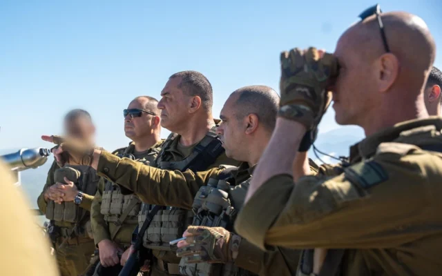 Le chef d'état-major de l'armée israélienne, le lieutenant-général Eyal Zamir, à la frontière avec le Liban, le 29 avril 2026. (Crédit: Tsahal)