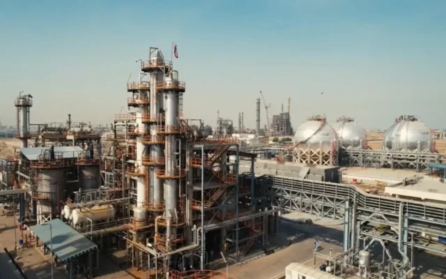 Photo d'illustration : une installation pétrochimique à Mahshahr, en Iran. (Capture d'écran/YouTube)