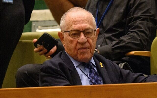 Alan Dershowitz assiste au discours du Premier ministre Benjamin Netanyahu lors de la 80e session de l'Assemblée générale des Nations unies (AGNU), au siège de l'ONU à New York, le 26 septembre 2025.