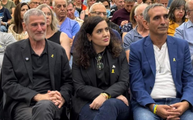 Avi Dabush (à droite) aux côtés de la députée Naama Lazimi et de Yaïr Golan, chef du parti Les Démocrates, sur une photo non datée. (Crédit : Avi Dabush)