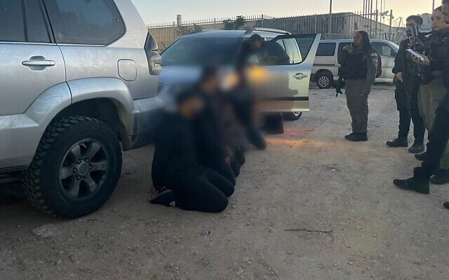 La police sauve un adolescent et arrête quatre suspects pour enlèvement à Jérusalem, le 23 avril 2026. (Crédit: Police israélienne)