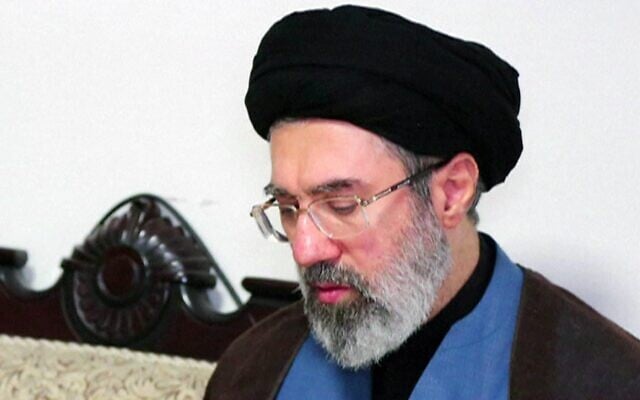 Mojtaba Khamenei, fils du guide suprême iranien éliminé, l’ayatollah Ali Khamenei, à Téhéran, le 30 octobre 2024. (Crédit : Bureau du guide suprême/AFP)