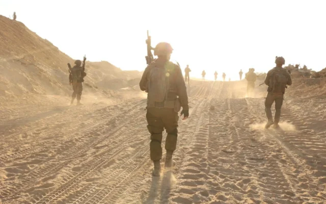Des soldats en opération  dans la région de Beit Hanoun, dans la bande de Gaza, sur une photo autorisée à la publication le 26 mai 2026. (Crédit: Tsahal)