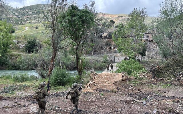 Des soldats de l'armée israélienne en action près du fleuve Litani, au Sud-Liban, sur une photo diffusée par l'armée le 12 mai 2026. (Crédit: Tsahal)