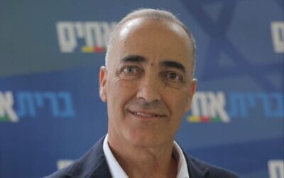 L'ancien commandant du bataillon druze de l'armée israélienne, le colonel (Rés.) Wajdi Sarhan, lors du lancement de son nouveau parti politique druze "Brit Achim", le 4 mai 2026. (Crédit : Kinan Heno/Brit Achim) L'ancien commandant du bataillon druze de l'armée israélienne, le colonel (Rés.) Wajdi Sarhan, lors du lancement de son nouveau parti politique druze "Brit Achim", le 4 mai 2026. (Crédit : Kinan Heno/Brit Achim)