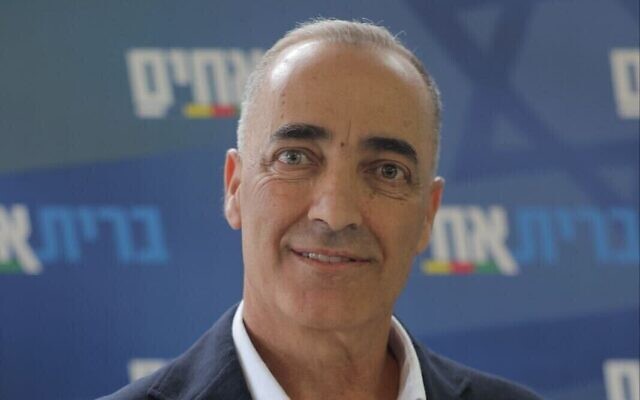 L'ancien commandant du bataillon druze de l'armée israélienne, le colonel (Rés.) Wajdi Sarhan, lors du lancement de son nouveau parti politique druze "Brit Achim", le 4 mai 2026. (Crédit : Kinan Heno/Brit Achim) L'ancien commandant du bataillon druze de l'armée israélienne, le colonel (Rés.) Wajdi Sarhan, lors du lancement de son nouveau parti politique druze "Brit Achim", le 4 mai 2026. (Crédit : Kinan Heno/Brit Achim)